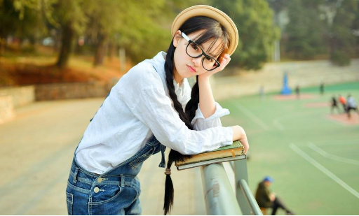 大学生靠搬运视频以广告收入过万-第1张图片